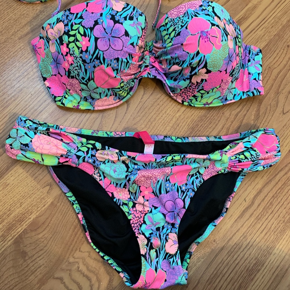 Vibrant VS swimsuit- wear with or w/o straps!